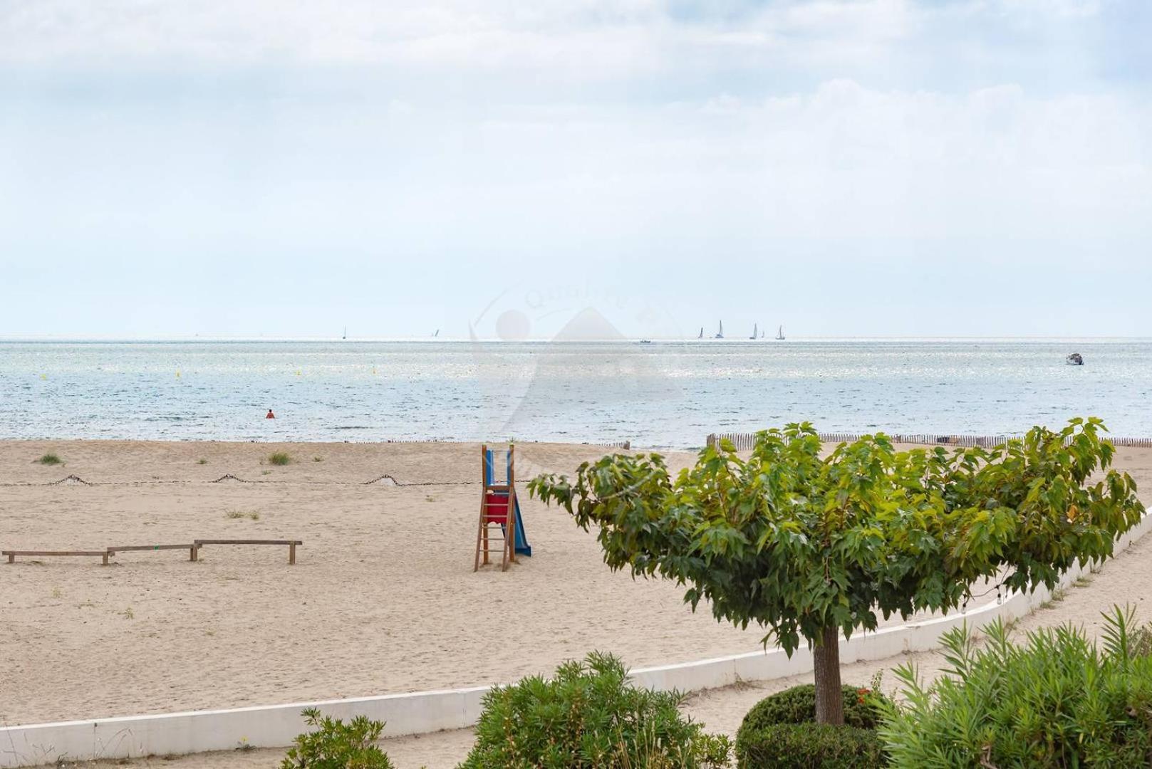 As17378 - P4 Dans Une Residence Sur La Plage Avec Vue Mer Et Piscine Le Grau-du-Roi Exterior photo